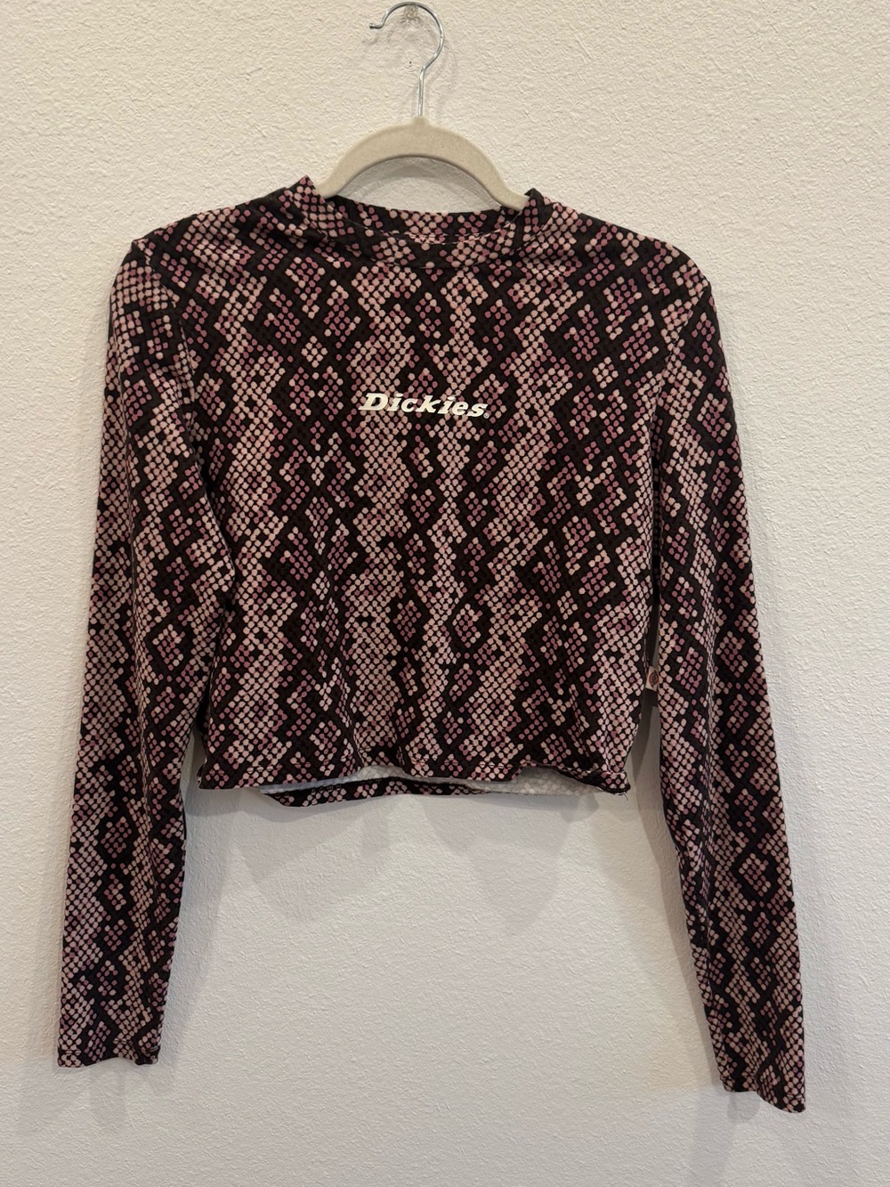 Dickies Women's Black and Pink Snake-Print Long Sleeve Crop Top